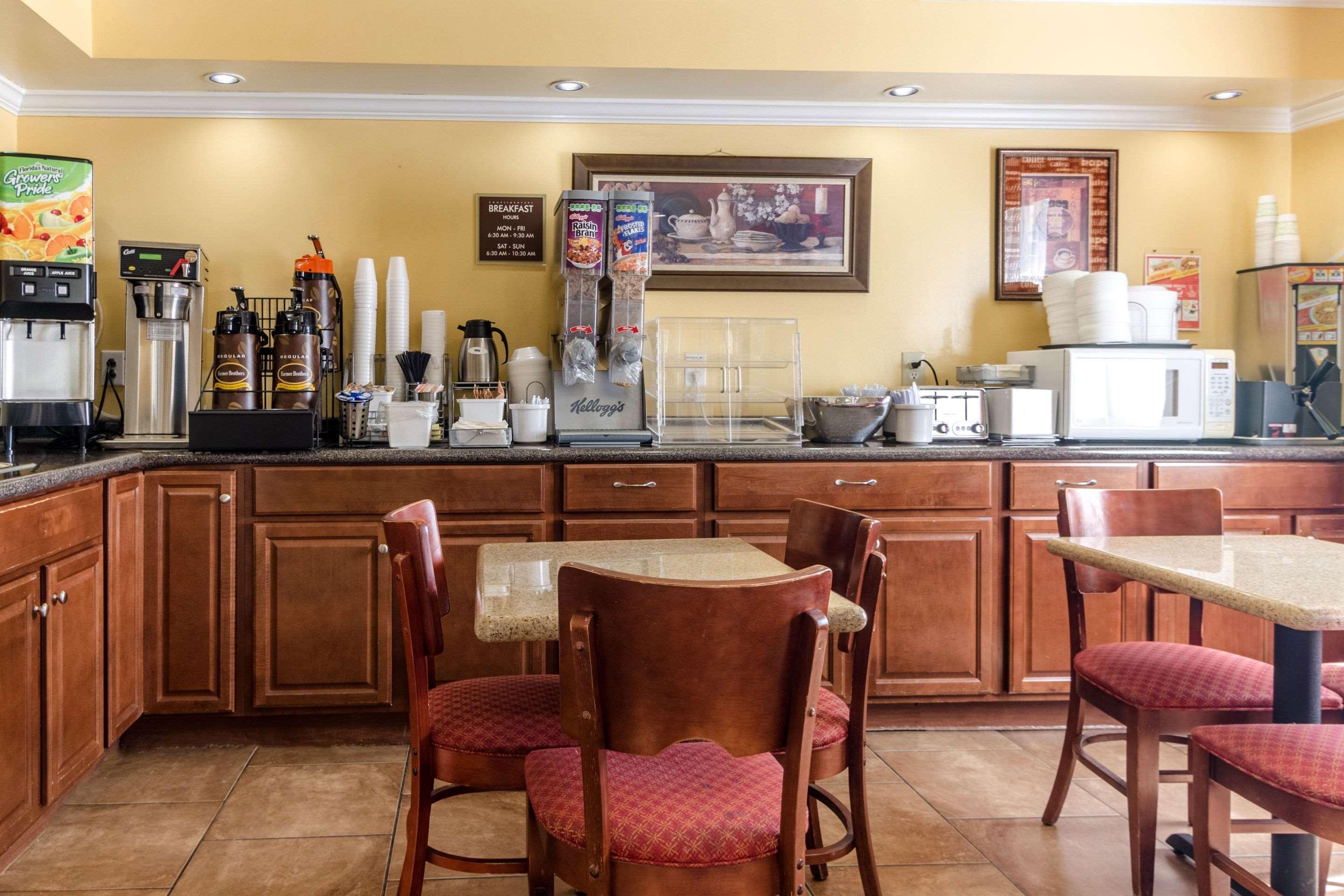 Rodeway Inn & Suites Jacksonville Near Camp Lejeune Εξωτερικό φωτογραφία
