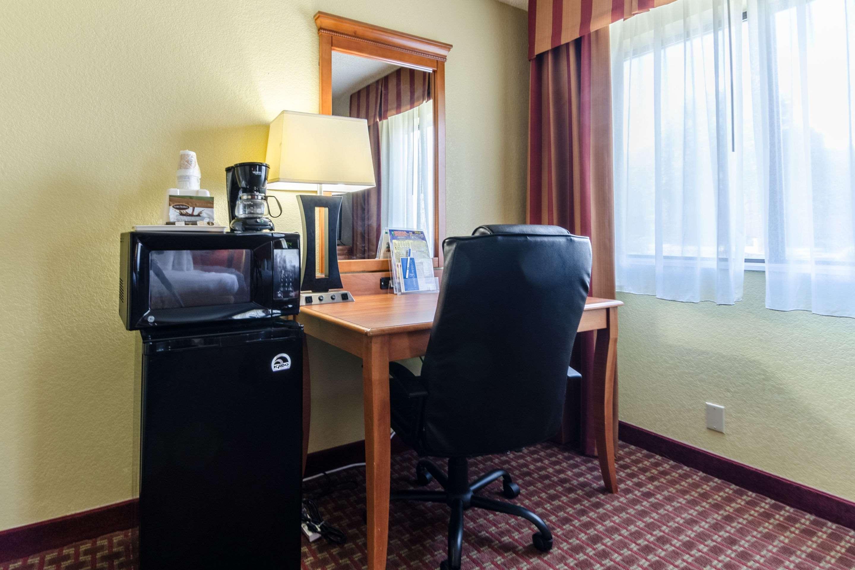 Rodeway Inn & Suites Jacksonville Near Camp Lejeune Εξωτερικό φωτογραφία