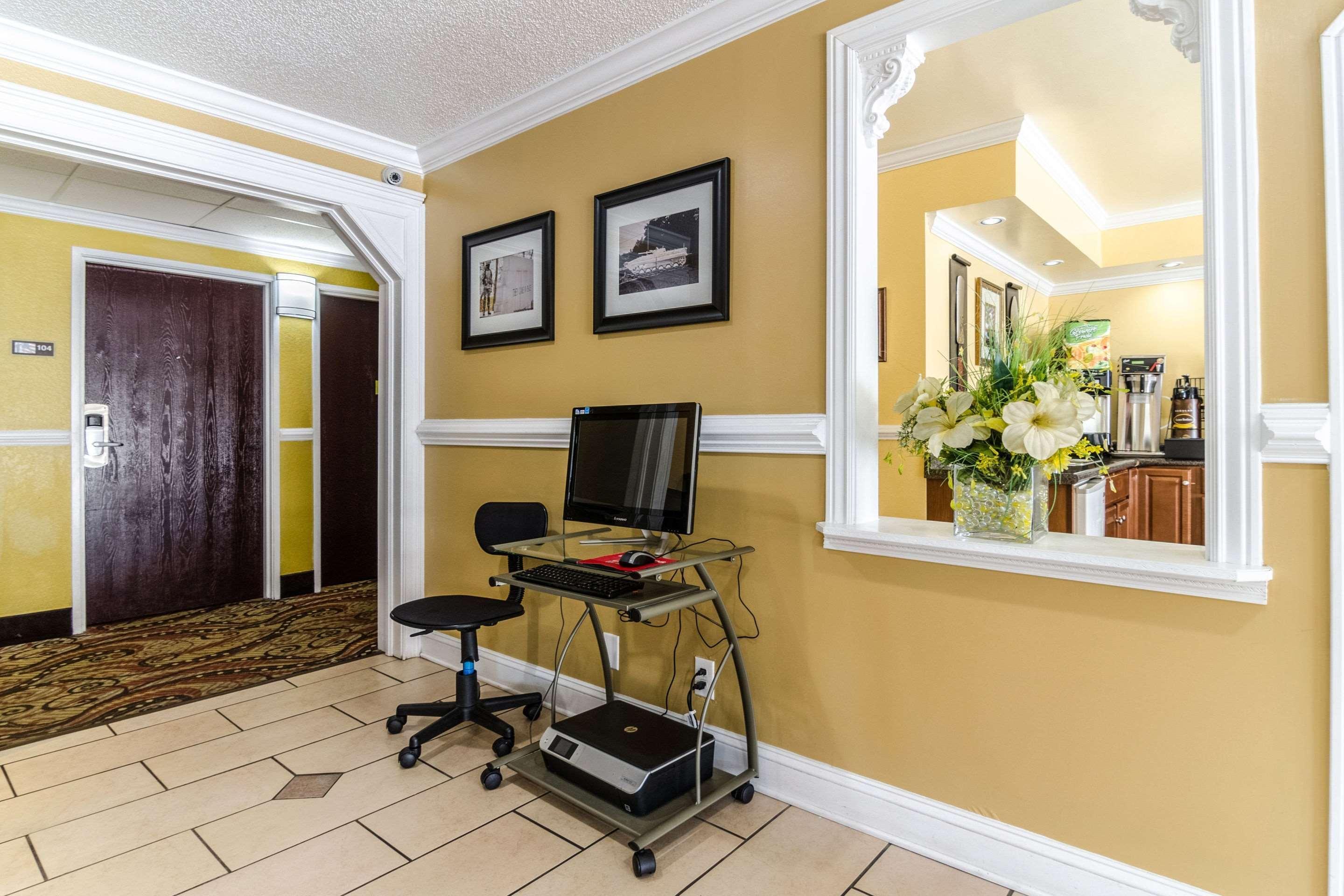 Rodeway Inn & Suites Jacksonville Near Camp Lejeune Εξωτερικό φωτογραφία