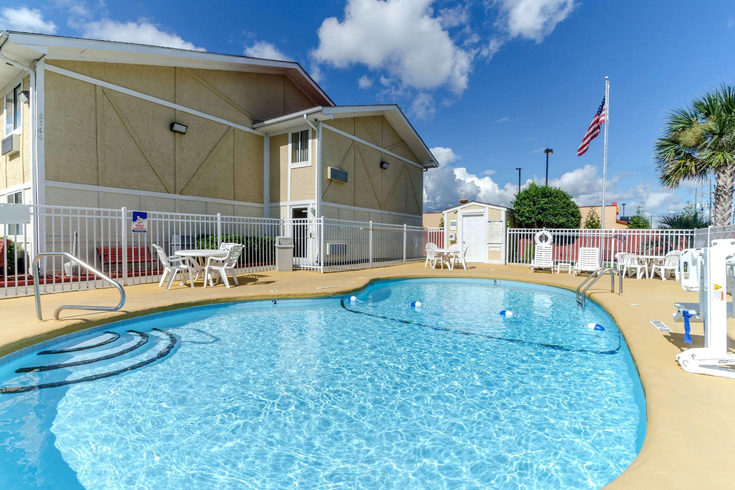 Rodeway Inn & Suites Jacksonville Near Camp Lejeune Εξωτερικό φωτογραφία