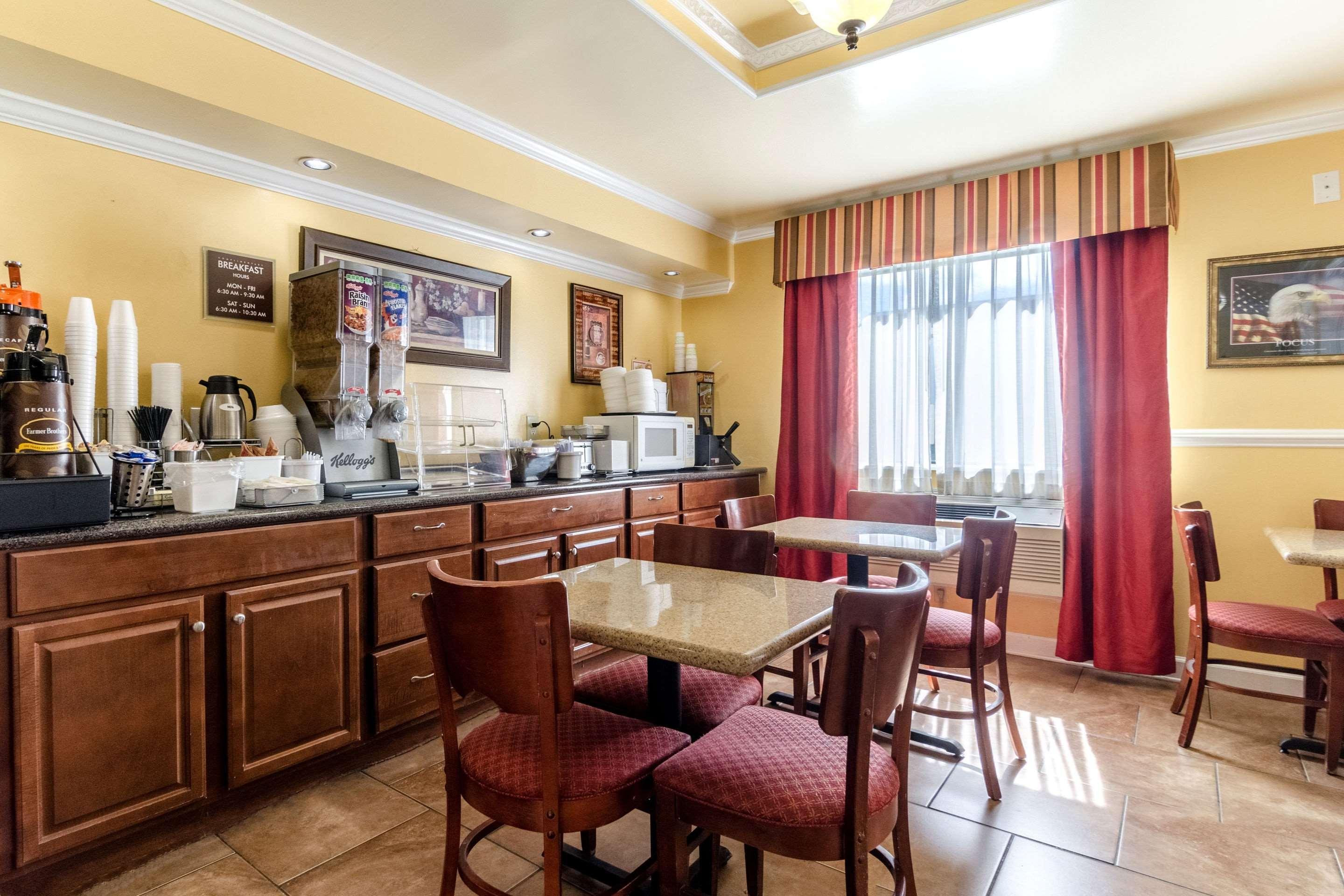 Rodeway Inn & Suites Jacksonville Near Camp Lejeune Εξωτερικό φωτογραφία